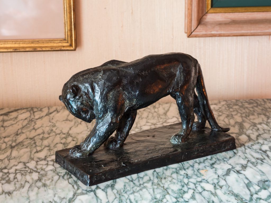The elegantly modelled bronze panther by Roger Godchaux