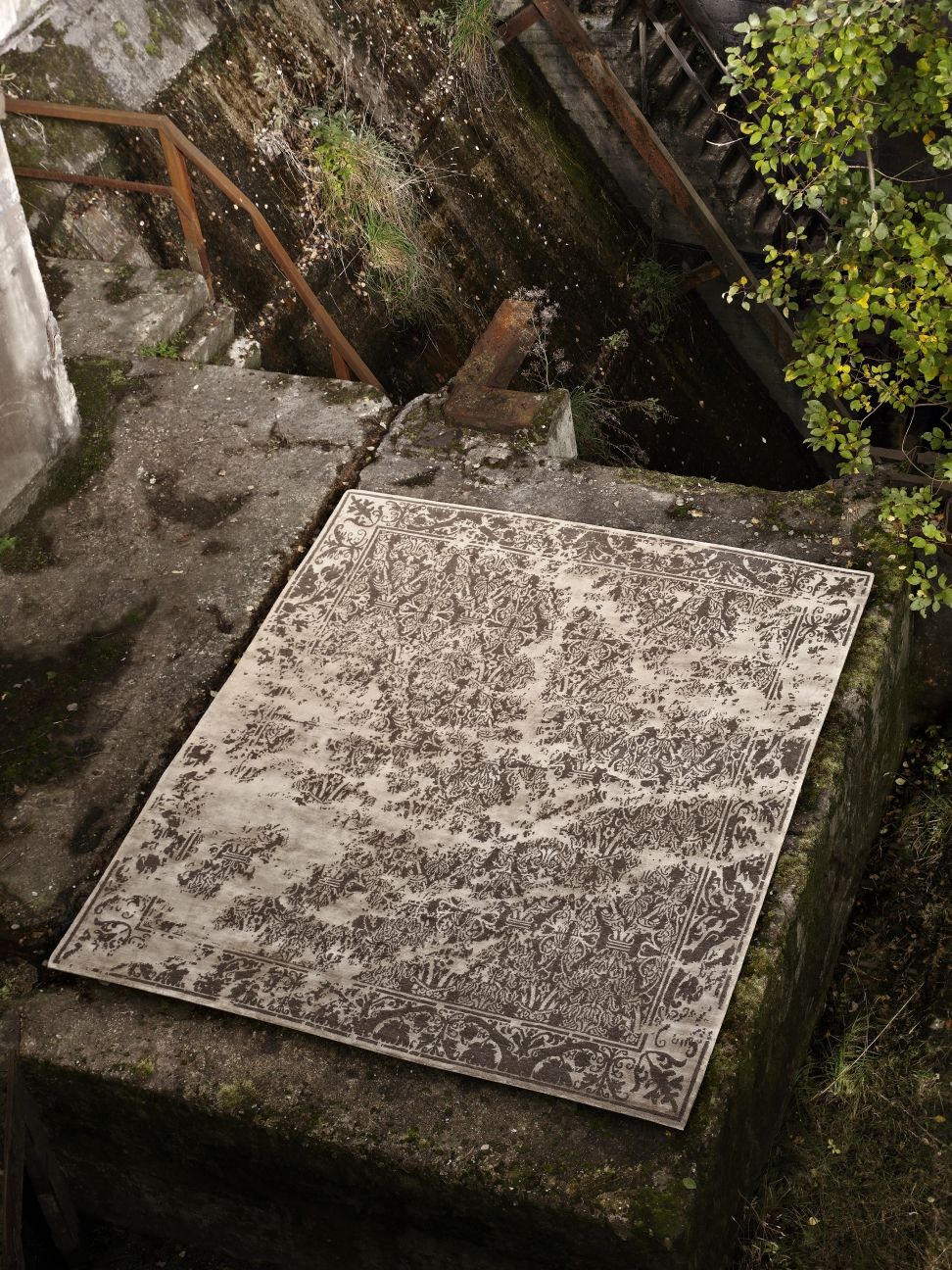 Dialogue entre les tapis inspirés de Jan Kath et les photo-paysages de Valérie Schiel